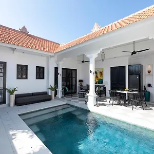 Villa Martini Beachside 3 *