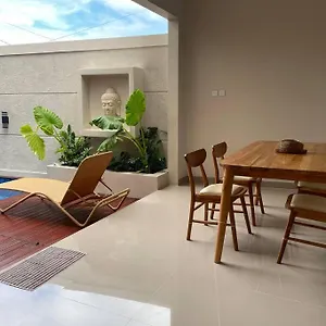 Ndalem Ndekhana In Bali *