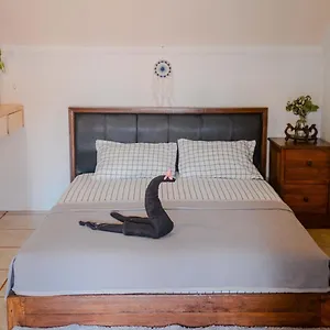 Pigeon Mandala & Resto Apartment *