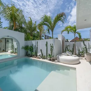 Golden - Modern Chic 2br Near Finns Recreation Club Villa Canggu (Bali)