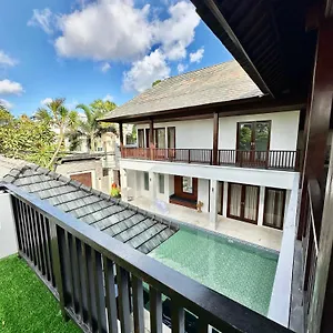 The 8 Bedroom Golden And Big In
