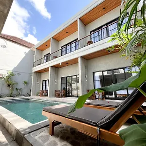 Adi Surya * Seminyak (Bali)