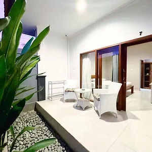 7 At Twin At Batu Belig Guest house Badung (Bali)