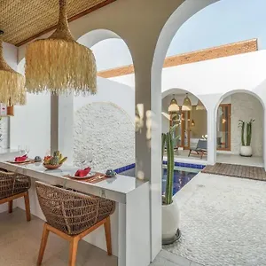 T&j4 - Romantic 1br Pool Villa, Walk To Villa Umalas (Bali)