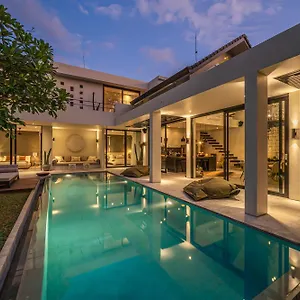 Villa Prana - High End Boutique Style Interior Design 5 Bedroom *