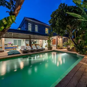 Alchemy Private 4 Bedroom Eat Street 10 Steps To Revolver Cafe *