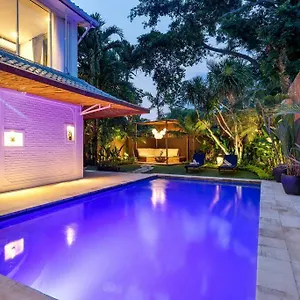 Villa Julietta, 4 Bedroom In The Heart Of Seminyak (Bali)