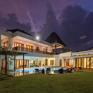 Villa Sky Haven Retreat 6br In Balangan, Uluwatu