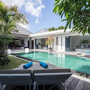 4br Tropical With Pool In Villa