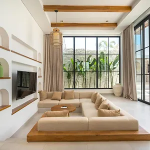Yolla Bingin 2016 - By Yolla Hospitality Villa Uluwatu (Bali)