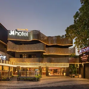 J4 Hotel 4*