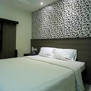 Reddoorz @ Istana Kuta Galeria Hotel 3*