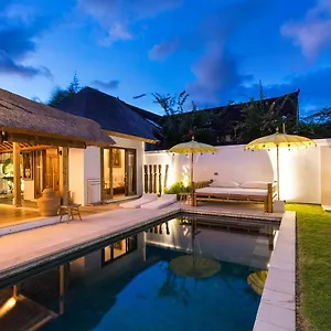 Charming And Tropical 3-br In Villa Seminyak (Bali)