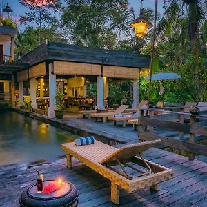 Alam Sembuwuk Holiday park 4*