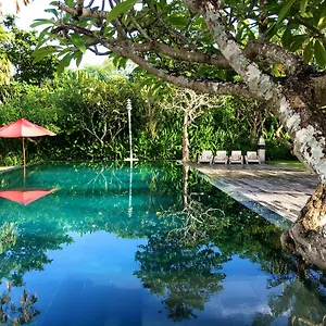 Villa Ombak Luwung Beachfront Estate *