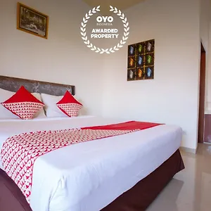 Oyo 401 The Frog Hotel 2*