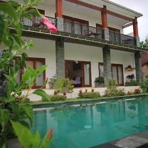 Villa Popolan Homestay *