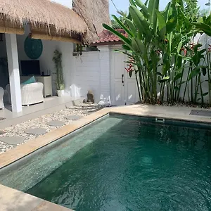 Tiga Pantai Villa