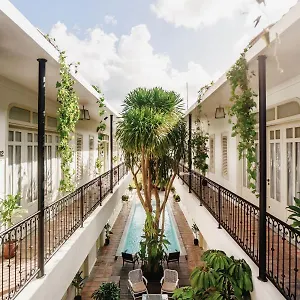 Brown Feather Hotel Seminyak (Bali)