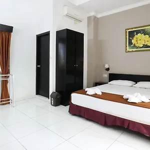 Guest house Warapsari Kuta 2*