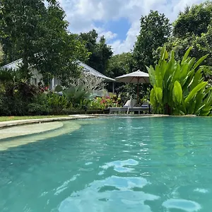 Bliss Retreat & Hotel Balian