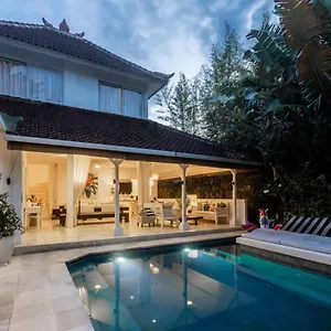 Esha Drupadi Villa Seminyak (Bali)