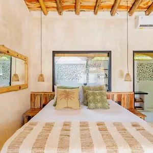 Angatu 1 Padang - Padang Uluwatu (Bali)