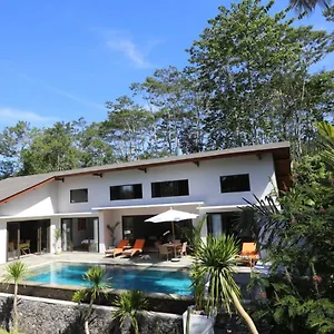 Graha Ayoe Lodge *