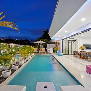 Villa Large Luxury Modern Mansion Sleeps 8 Up To 50