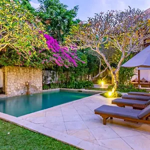 Magnificent 4 Bedroom Private Pool Ne10