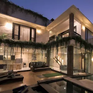 Sky-villa 3- 8 Bedroom Brilliant Location Between To Shopping Villa Seminyak (Bali)