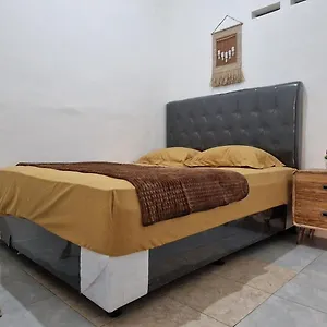 Fatinn's Surf Apartements Airsatang