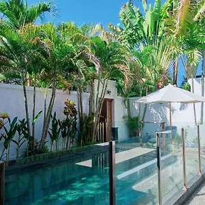 Glisten Up Side Sanur! *