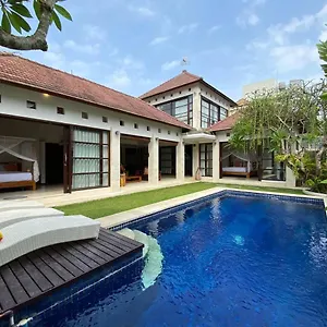 Villa Spacious In Petitenget Location