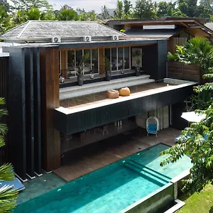 Villa Sandro - 3Br Escape, Lush Jungle Views & Pool