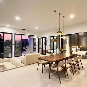 The R Patuha, Rice Field View Villa *