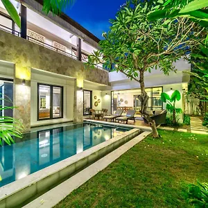 Nelayan Garden Exquisite 3 Bedroom 600 Meter From *