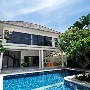 Comfortable 5 Bedroom In By Nami Bali