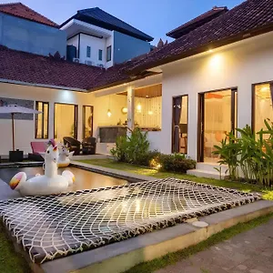 Villa Taman Pangeran In Seminyak, 2br Large Pool, Prime Location ! *