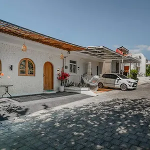Villa Baron Brand New 2-br In Kerobokan, Bali