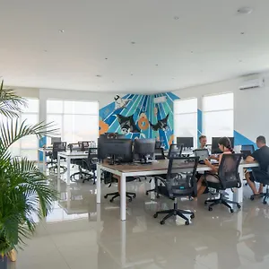 Bali Bustle Pararaton Coliving And Coworking Space * Legian (Bali)