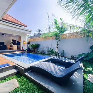 Villa Gold Fish House *
