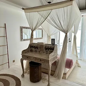 Fishnets Hotel Pecatu (Bali)