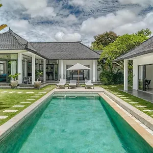 Moonwake Brand New 4br In Berawa Villa