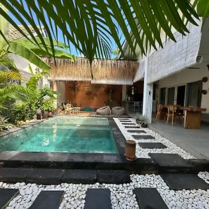 Anyelir Uluwatu (Bali)