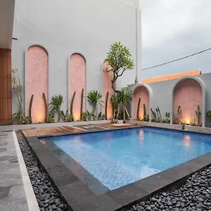 La Tano's Guest house *