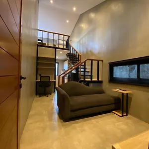 Surfer Garden Mezzanine Homestay