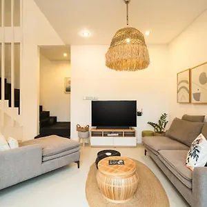 Beautiful Side Large Garden Parking Villa Sanur (Bali)