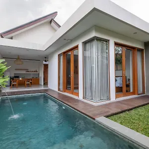 Davina Villa
