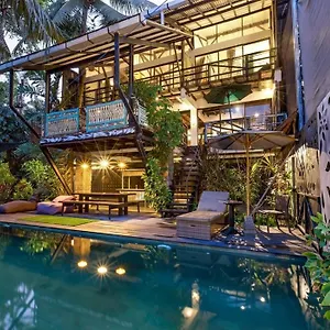 Villa Singing River Front Munggu